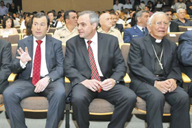 Gustavo Ick junto al gobernador Gerardo Zamora y al obispo Francisco Polti
